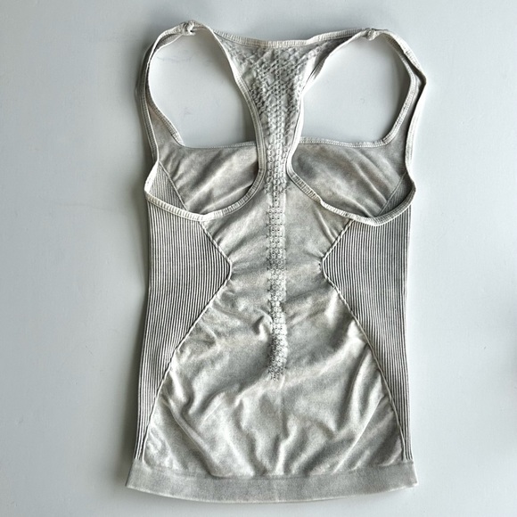 🍒(A251) NWOT Free People Movement Good Karma Long Tank. Ice Gray. Size: … - Picture 4 of 7